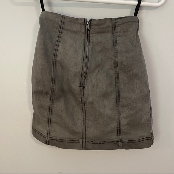 Free People Light Grey Washed / Faded Black Modern Femme Denim Skirt Size 0 - Picture 8 of 12